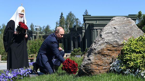 Владимир Путин посетил Мемориальный комплекс «Дорога Памяти»
