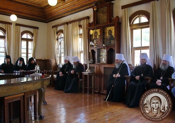 ДЕЛЕГАЦИЯ УПЦ ПОСЕТИЛА СВЯЩЕННЫЙ КИНОТ В РАМКАХ ПРАЗДНОВАНИЯ 1000-ЛЕТИЯ ДРЕВНЕРУССКОГО МОНАШЕСТВА НА СВЯТОЙ ГОРЕ